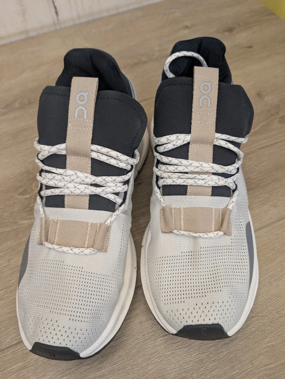 OnCloud Cloudnova Mens Size 7  Silver & Black Brand New